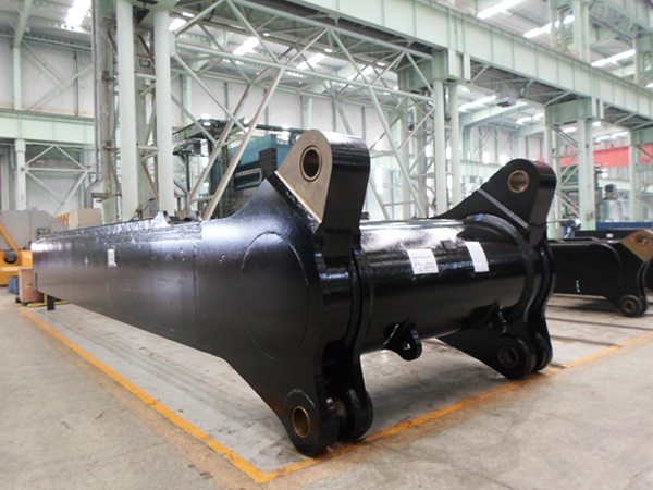 公司與久益環(huán)球合作生產(chǎn)的4100電鏟及備件